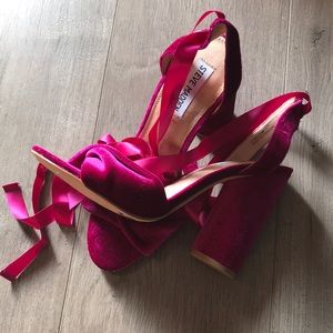 Steve Madden magenta heels